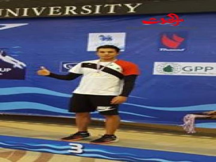 السباح أيمن كلزية يحرز ميداليتين برونزيتين لسورية في بطولة تايلاند المفتوحة
