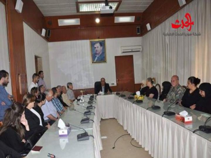 محافظ حمص : العمل لتأمين حاجات ذوي الشهداء والجرحى وتقديم الدعم الكامل لهم