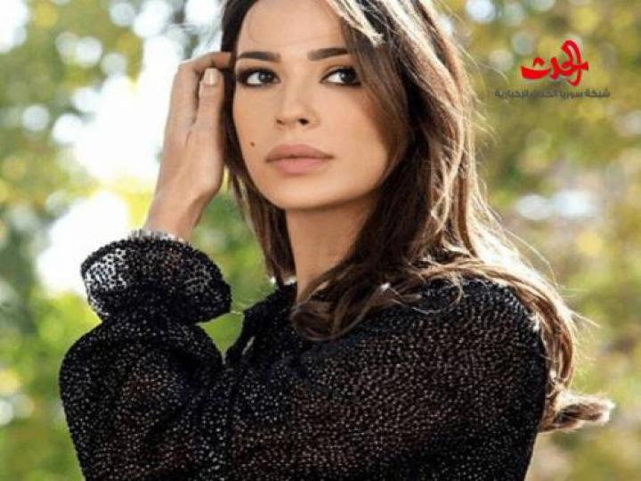 صور.. نادين نجيم وجرأة مبالغ بها بفستان أبيض!