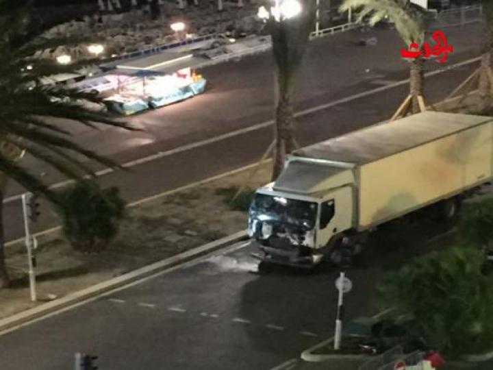 بالفيديو.. حافلة تدهس حشدا يحتفل بالعيد الوطني الفرنسي في نيس