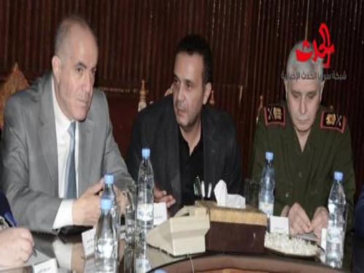 &quot;وزير ومحافظ&quot; في اجتماع مشترك لضبط الأسواق وتخفيض الأسعار