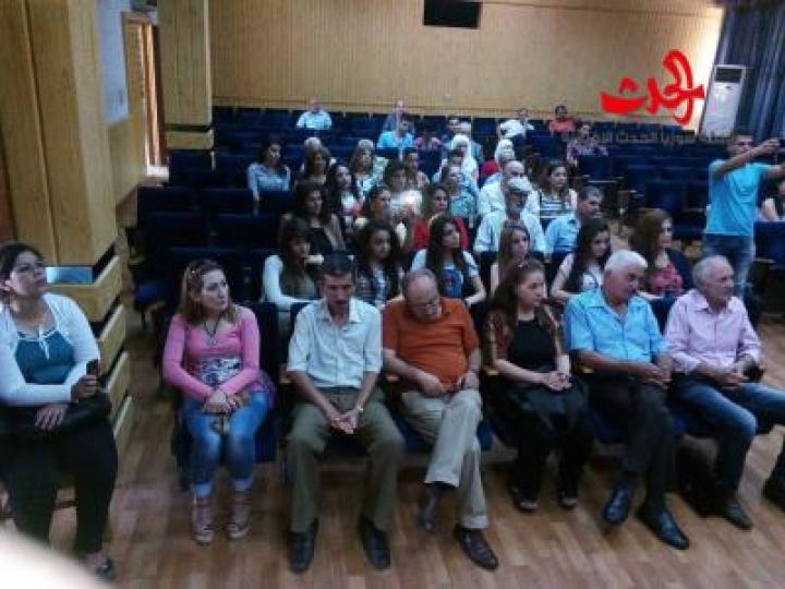حفل توقيع ديوان للشاعرة هناء يزبكفي ثقافي حمص  بعنوان امراة من نار