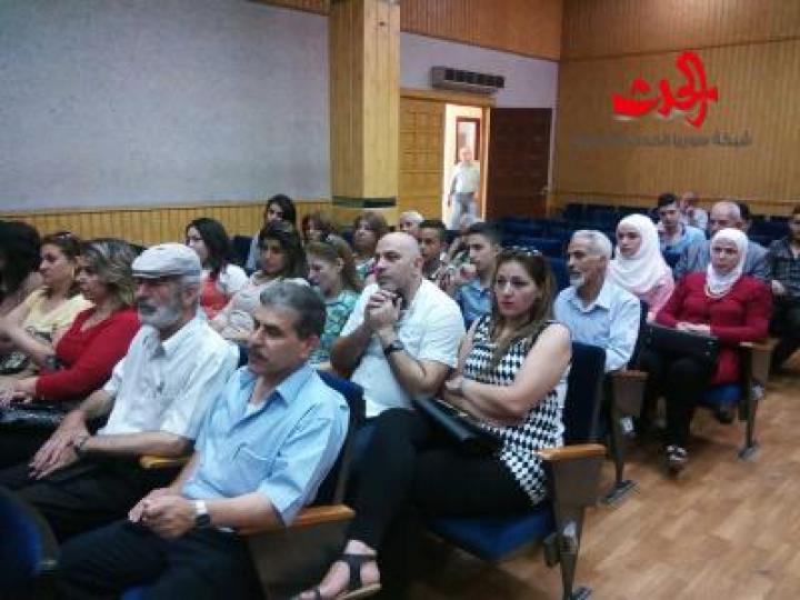 حفل توقيع ديوان للشاعرة هناء يزبكفي ثقافي حمص  بعنوان امراة من نار
