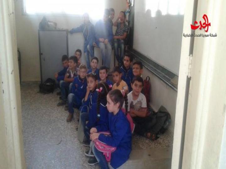 برسم السيد وزير التربية مدرسة من غير مقاعد للتلاميذ !!؟