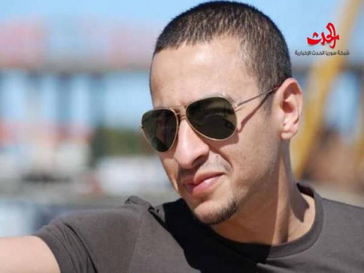 صورة لحمادة هلال في مراهقته تثير سخرية بعض المتابعين.!