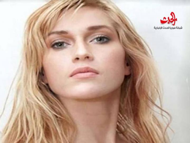 لن تتخيّلوا كيف أصبحت بعد 18 عملية تجميل صور!