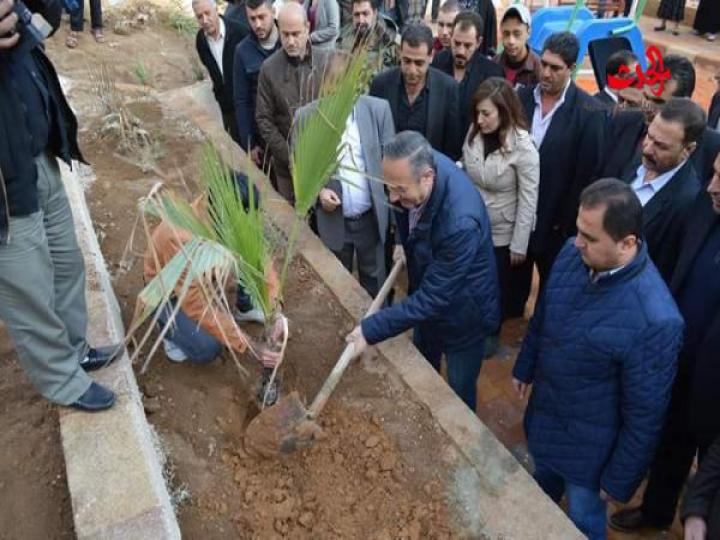 رفع سارية الجمهورية العربية السورية في مدينة قدسيا