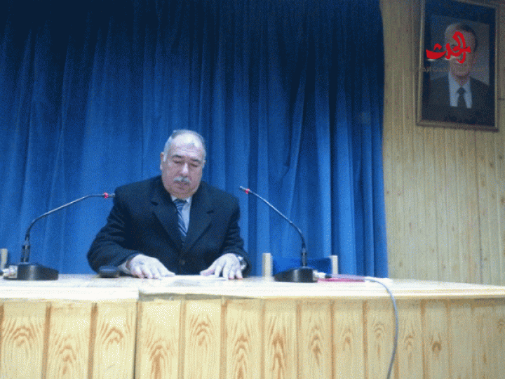 محاضرة للأستاذ عيسى إسماعيل حول قراءة في رواية أحلام الذئاب للكاتب الروائي عبد الغني ملوك .