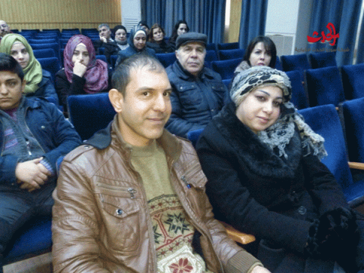 محاضرة للأستاذ عيسى إسماعيل حول قراءة في رواية أحلام الذئاب للكاتب الروائي عبد الغني ملوك .