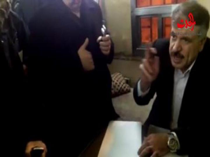 بالفيديو... خربوطلي يرد على هاتف الطوارئ ويتابع شكاوي المواطنين 