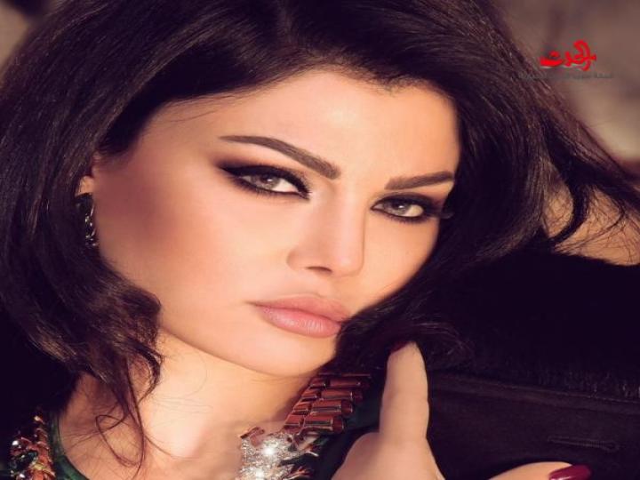 بالصور.. هيفا في الشارع مع أصدقائها .. هيدا نحنا!