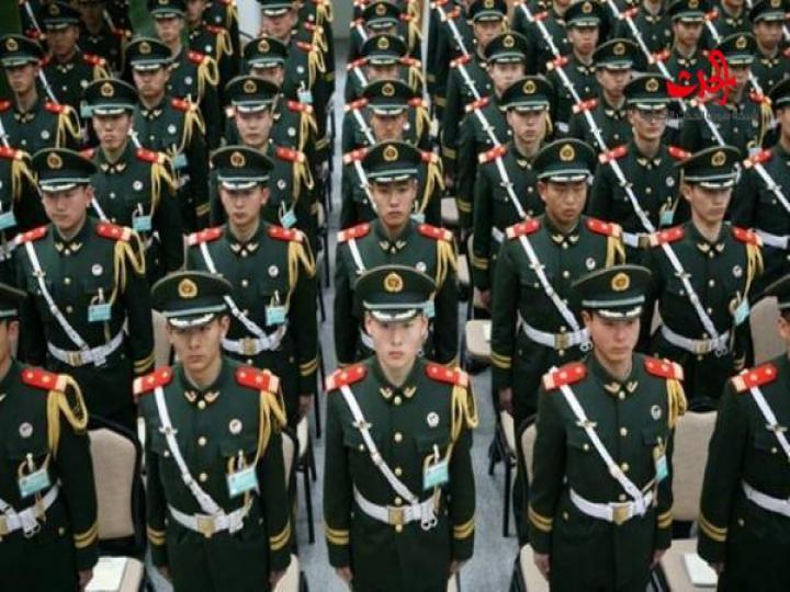 لماذا توضع إبرة في ياقة البدلة العسكرية للجنود الصينيين؟