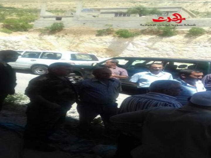 أمين فرع ريف دمشق حسين البني مع وفد حكومي في قرية أفرة