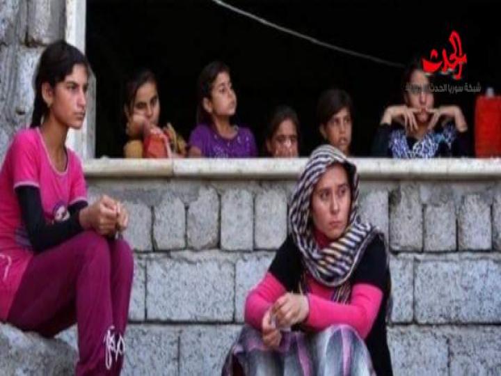 بالصور: بين حشود النازحين.. شابة تتعرف على داعشي اغتصبها وباعها