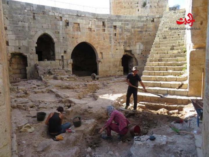 البعثة الهنغارية في قلعة الحصن : اكتشافات مهمة والتحضير لترميم الكنيسة وما حولها