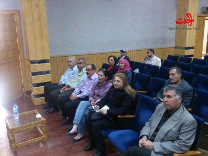 وتحدث الشليل عن ملكة تدمر وتاريخها البطولي المشرف مستعرضا الأسماء التي عرفت بها زنوبيا العربية النسب والتدمرية المولد ومنها “