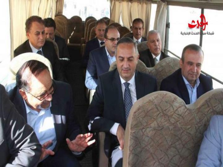 بالصور...الحكومة بـ &quot;الميكرو باص&quot; وخميس يحجز مقعدين !