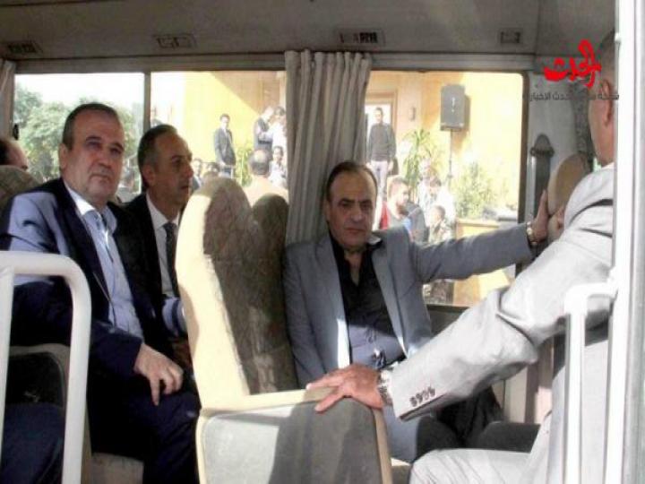 بالصور...الحكومة بـ &quot;الميكرو باص&quot; وخميس يحجز مقعدين !