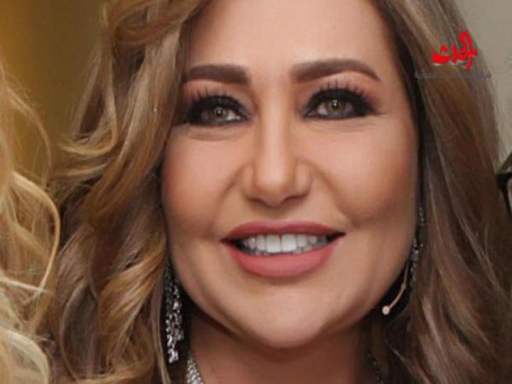 ليلى علوي بالحجاب للمرة الأولى..صورة