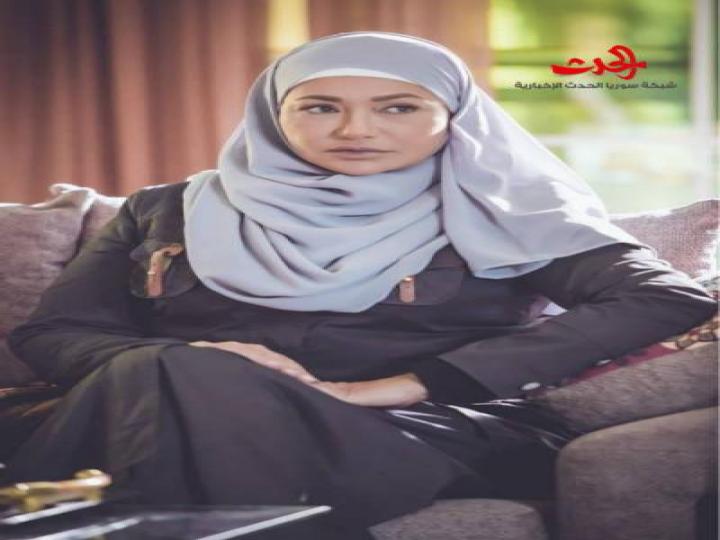 ليلى علوي بالحجاب للمرة الأولى..صورة