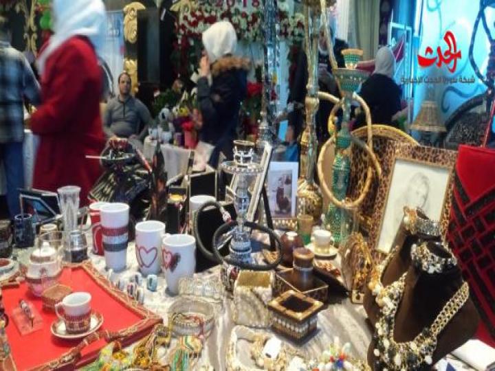 بإيدي سيدات سورية... بازار بمناسبة أعياد الميلاد في فندق القيصر بدمشق