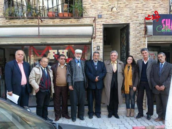             شعراء حمص ينشدوا قصائدهم في الركن الثقافي الوطني الأهلي في حمص 