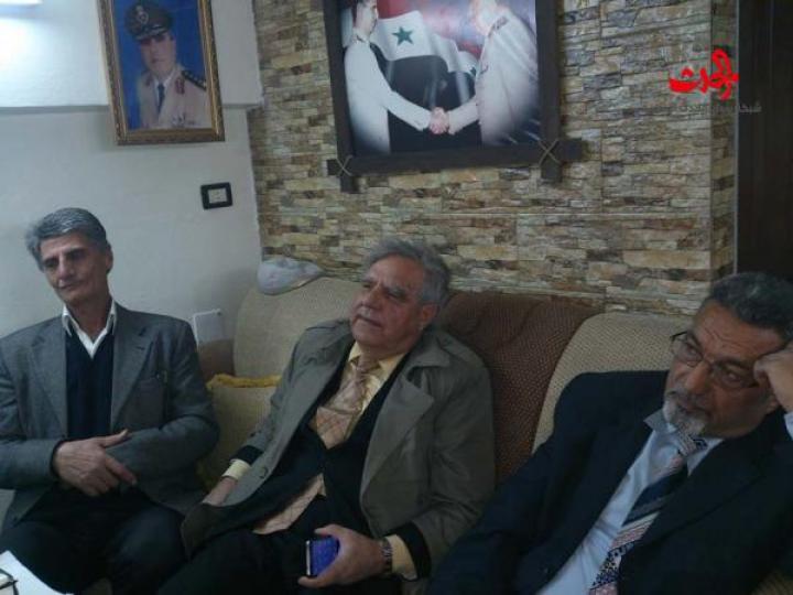             شعراء حمص ينشدوا قصائدهم في الركن الثقافي الوطني الأهلي في حمص 