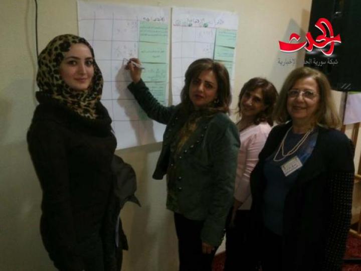             تعزيز دور المرأة السورية ورشة عمل في سفير حمص 