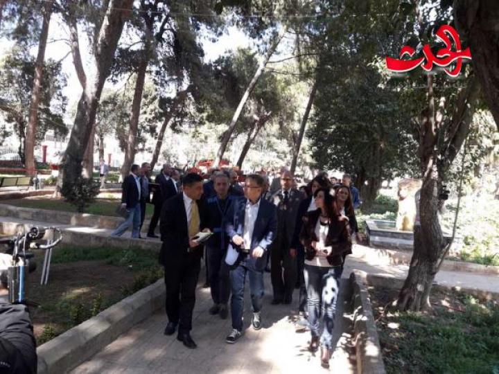                     وفد برلماني ألماني يجول في حمص لنقل الحقيقة 