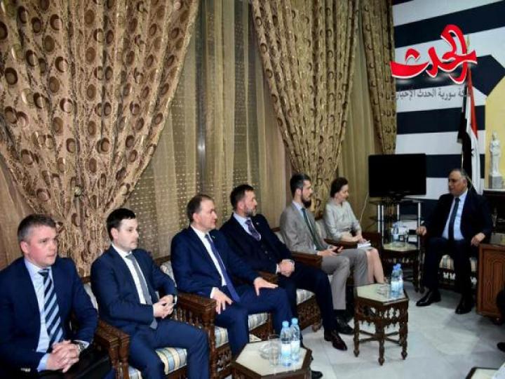 وفد روسي في حمص لبحث سبل التعاون وتطويرها مع محافظة حمص 