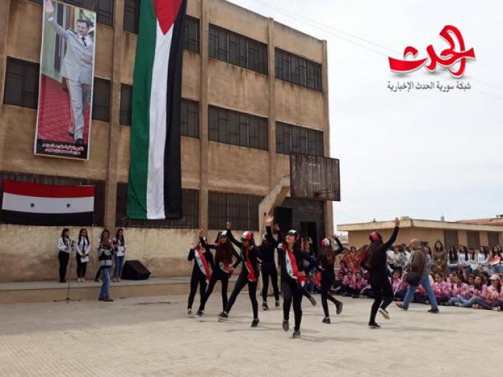 مدرسة مصعب بن عميرفي حمص تكرم أبناء الشهداء وتحتفل بأعياد نيسان 