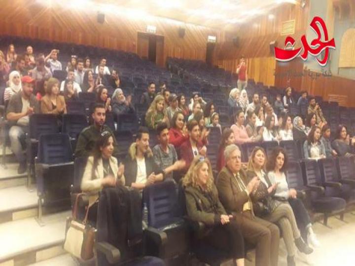 فرقة أبو خليل القباني تقدم عرضها خط أحمر في المركز الثقافي في حمص