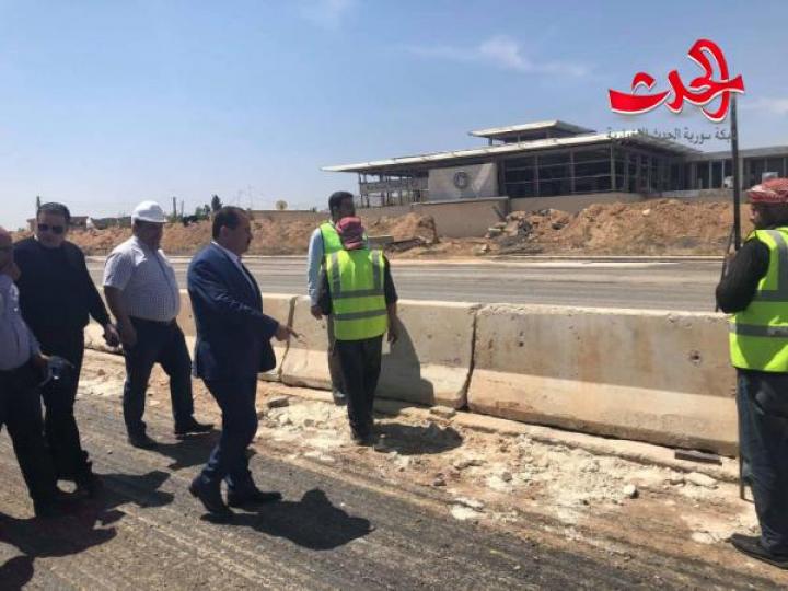 وزير النقل : أعمال الصيانة على طريق مستمرة والطريق لم يُفتح بعد أمام حركة السير والعبور 