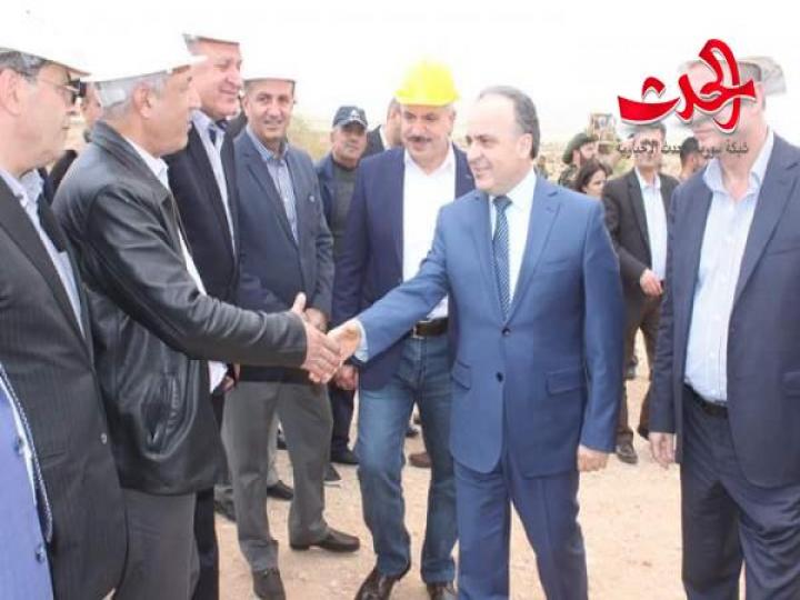 المهندس خميس يدشن مشروع حقول الغاز بطاقة إنتاجية مليون متر مكعب يومياً 