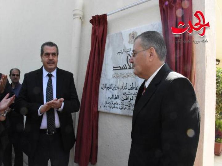 وزير التعليم العالي عاطف النداف: ٧٠ ألف طالب يستفيدون من مركز خدمة المواطن في كلية الآداب