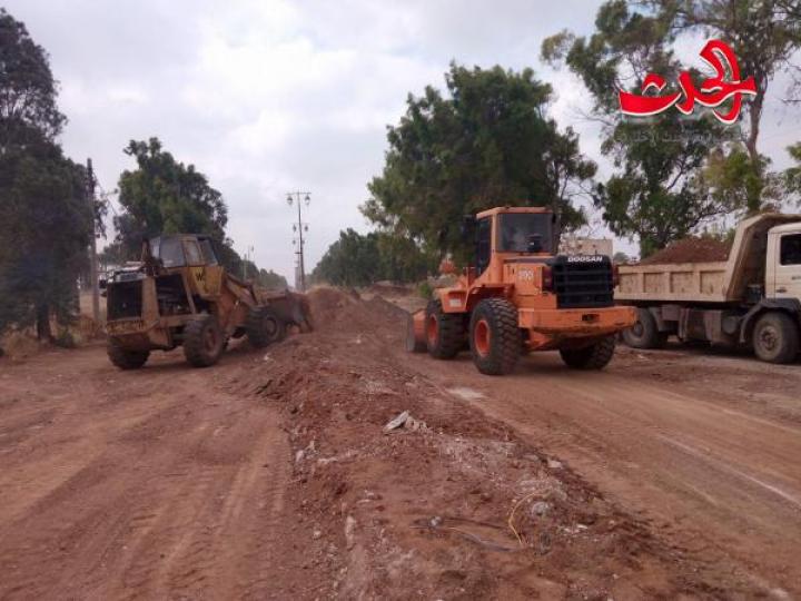 تأهيل وتسوية طريق درعا اليادودة الرئيسي لعودته للعمل