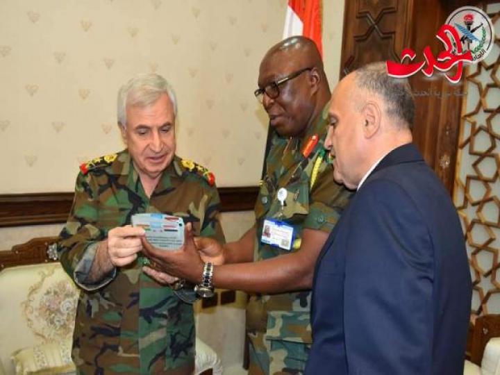 العماد علي عبد الله أيوب وزير الدفاع يستقبل وفداً أممياً 