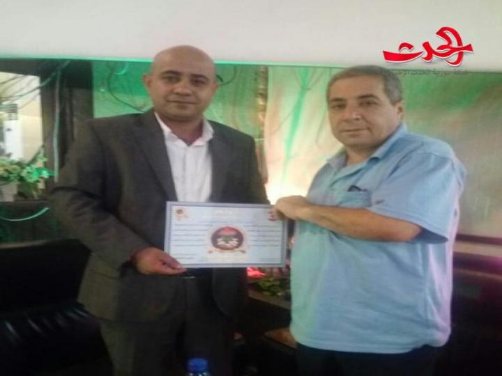  رئيس منبر التضامن الوطني وعضو تيار وحدة لبنان يُكرم الرفيق المستشار جمعة العيسى 