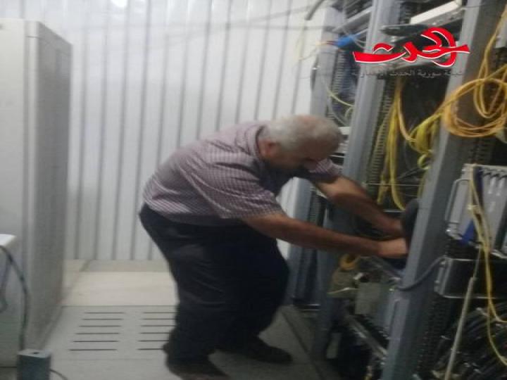 اعادة تمديد الكوابل الهاتفية المعتدى عليها بساحة بصرى 