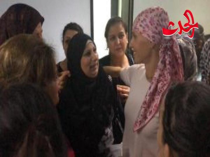 بالصور.. أسماء الأسد مع عدد من السيدات في مشفى 601 بدمشق