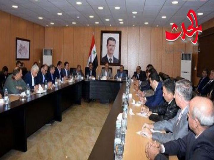 الوفد الحكومي برئاسة المهندس خميس يلتقي مجموعة من صناعيي الشيخ نجار ويتفقد واقع الخدمات والمشاريع المنفذة في ريف حلب الشرقي