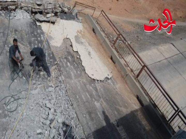 الوفد الحكومي برئاسة المهندس خميس يلتقي مجموعة من صناعيي الشيخ نجار ويتفقد واقع الخدمات والمشاريع المنفذة في ريف حلب الشرقي