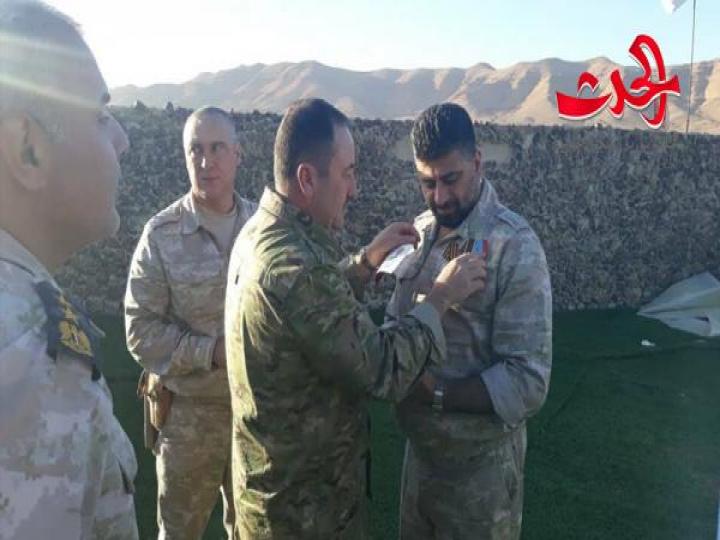 روسيا تكرم عضوًا في مجلس الشعب قائد قوات حضن الوطن في تدمر 