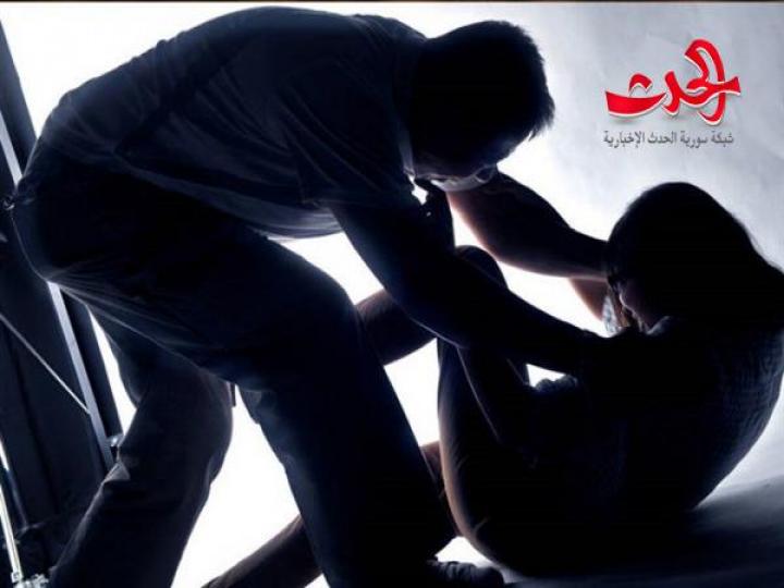 شاب يحاول اغتصاب فتاة على باب منزلها..لحق بها من الصالحية إلى الروضة بسبب جمالها !