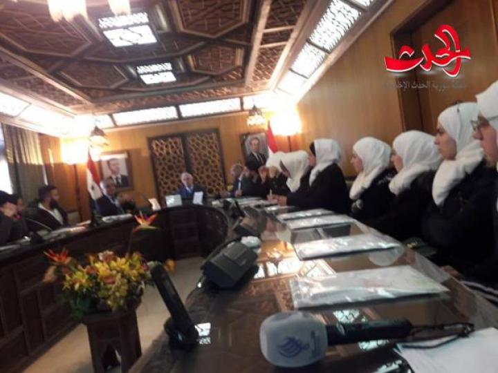 بهدف ربط مخرجات التعليم بسوق العمل.. غرفة تجارة دمشق تستضيف طلابا من معهد فتح الإسلامي