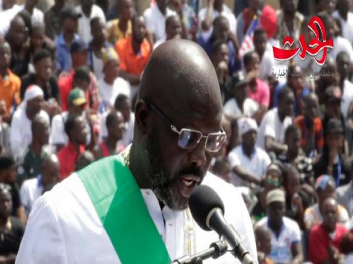 رئيس دولة إفريقية يهرب من مكتبه..والسبب؟