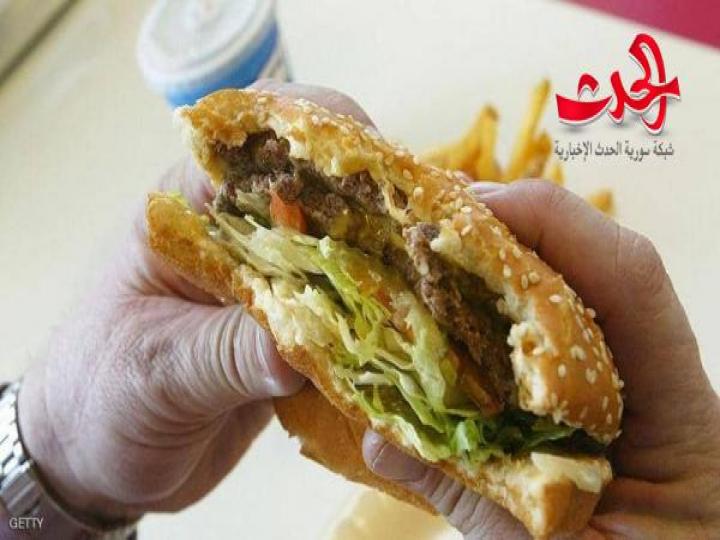 دراسة جديدة تحذر: لا تتناول البيتزا أو البرغر وأنت &quot;مجهد&quot;