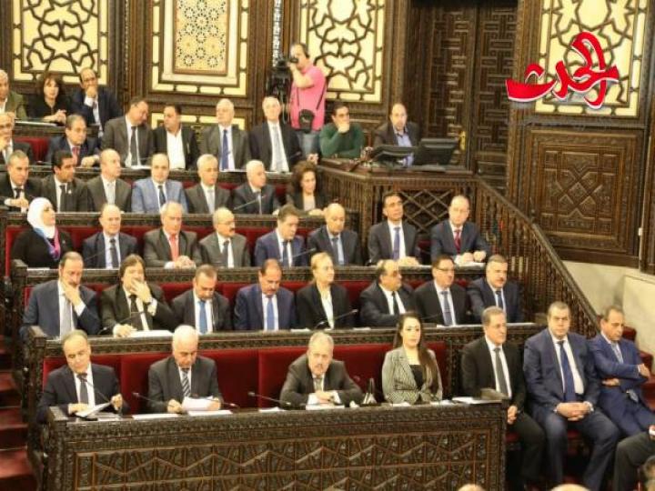 نائب يبق البحصة : نحن والحكومة بخندق واحد ضد الشعب السوري !!