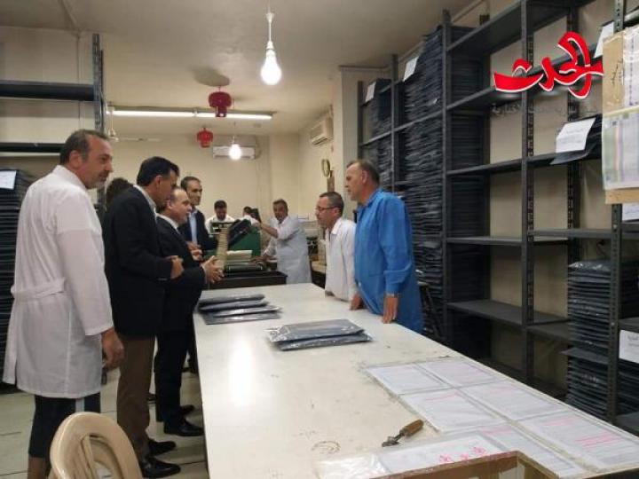 رئيس الحكومة يطلع تجهيز بنك طباعة الأسئلة الامتحانية في دمشق 