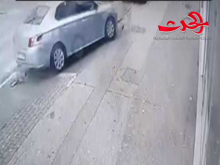 بالفيديو..حادث مروري بسبب الكعب العالي